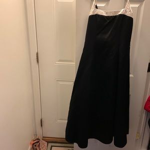 Jessica McClintonTock, black and white elegant evening gown. Size 7